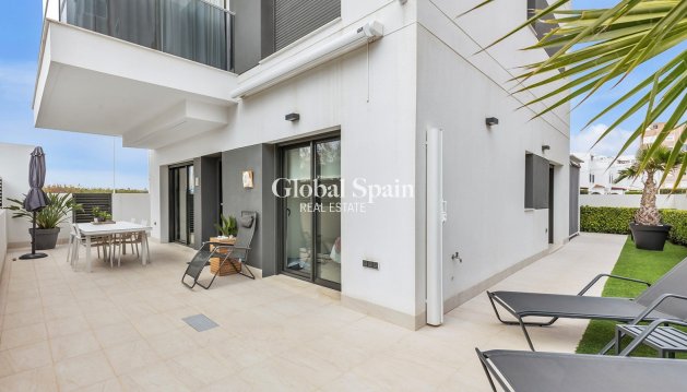 APPARTEMENT - Wederverkoop - TORREVIEJA -
                Costa Blanca