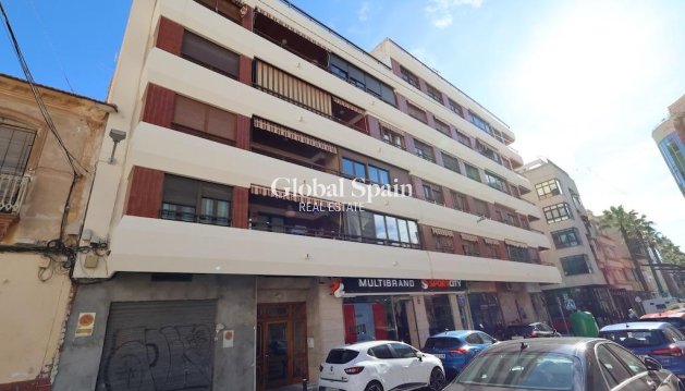 APPARTEMENT - Wederverkoop - TORREVIEJA -
                Costa Blanca