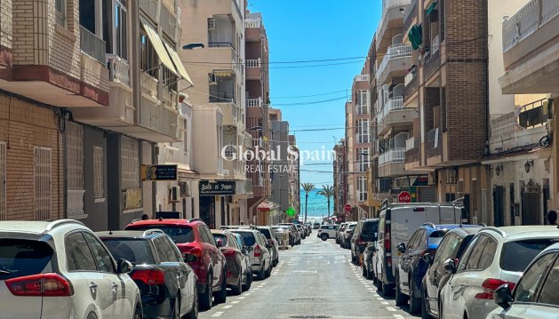 APPARTEMENT - Wederverkoop - TORREVIEJA -
                Costa Blanca