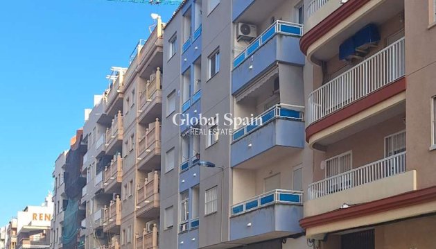 APPARTEMENT - Wederverkoop - TORREVIEJA -
                Costa Blanca