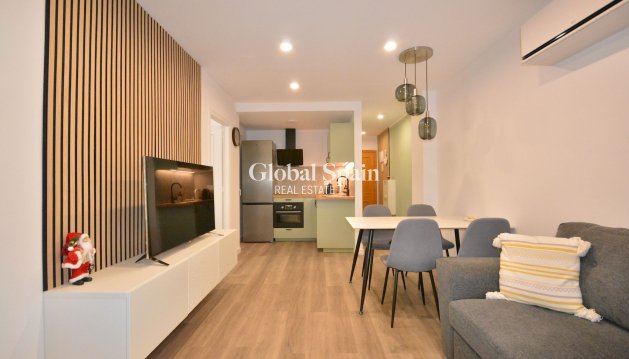 APPARTEMENT - Wederverkoop - TORREVIEJA -
                Costa Blanca
