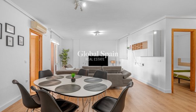 APPARTEMENT - Wederverkoop - TORREVIEJA -
                Costa Blanca