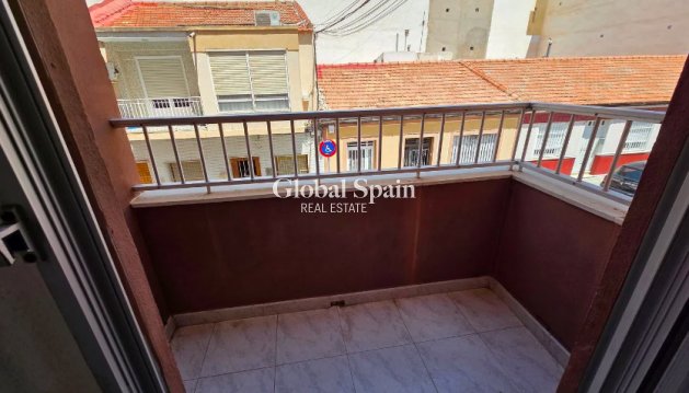 APPARTEMENT - Wederverkoop - TORREVIEJA -
                Costa Blanca