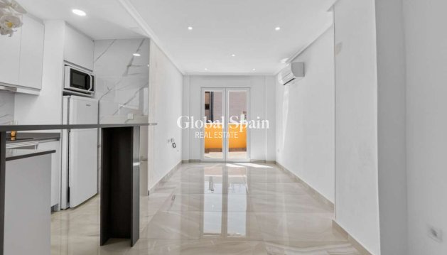 APPARTEMENT - Wederverkoop - TORREVIEJA -
                Costa Blanca