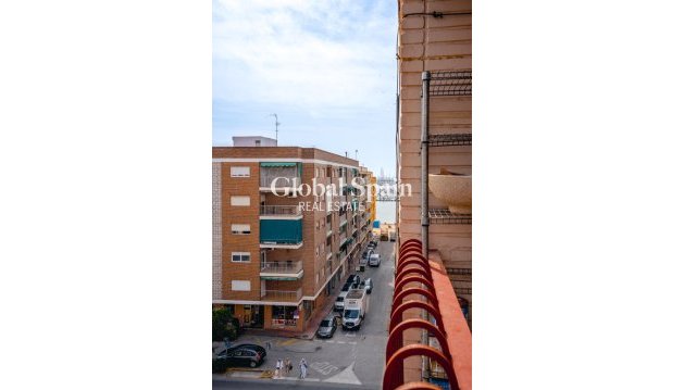 APPARTEMENT - Wederverkoop - TORREVIEJA -
                El Acequión - Los Náufragos