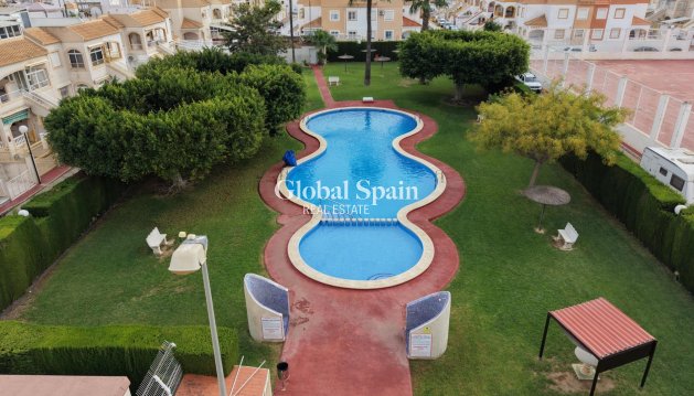 APPARTEMENT - Wederverkoop - TORREVIEJA -
                El limonar