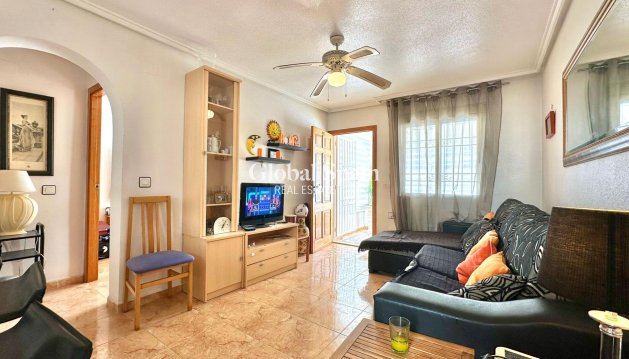 APPARTEMENT - Wederverkoop - TORREVIEJA -
                El limonar