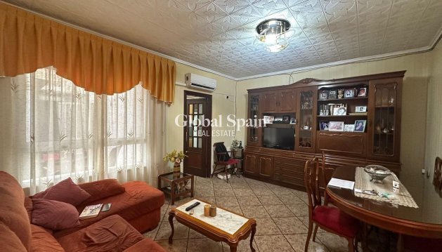 APPARTEMENT - Wederverkoop - TORREVIEJA -
                Estacion de autobuses