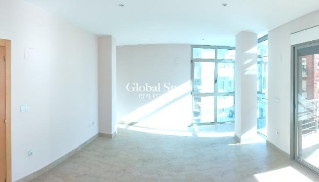 APPARTEMENT - Wederverkoop - TORREVIEJA -
                Estacion de autobuses