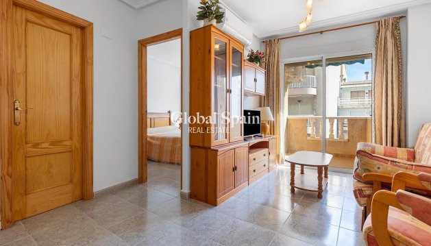 APPARTEMENT - Wederverkoop -
                TORREVIEJA - GI-14580