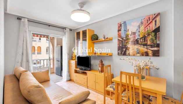 APPARTEMENT - Wederverkoop - TORREVIEJA -
                Habaneras