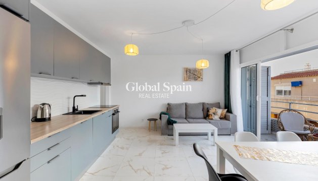 APPARTEMENT - Wederverkoop - TORREVIEJA -
                La Mata