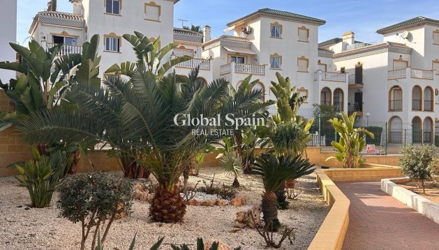 APPARTEMENT - Wederverkoop - TORREVIEJA -
                La Mata