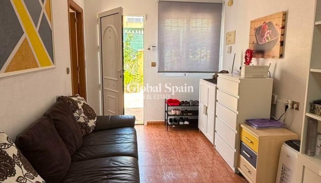 APPARTEMENT - Wederverkoop - TORREVIEJA -
                La Mata