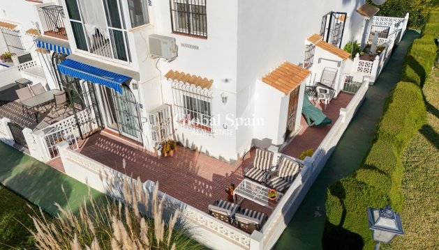 APPARTEMENT - Wederverkoop - TORREVIEJA -
                Lago jardin