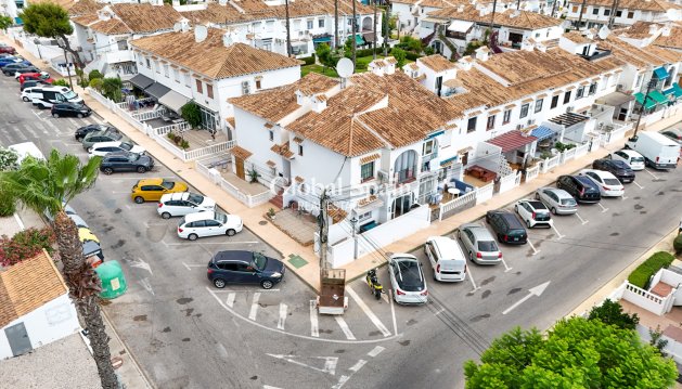 APPARTEMENT - Wederverkoop - TORREVIEJA -
                Lago jardin