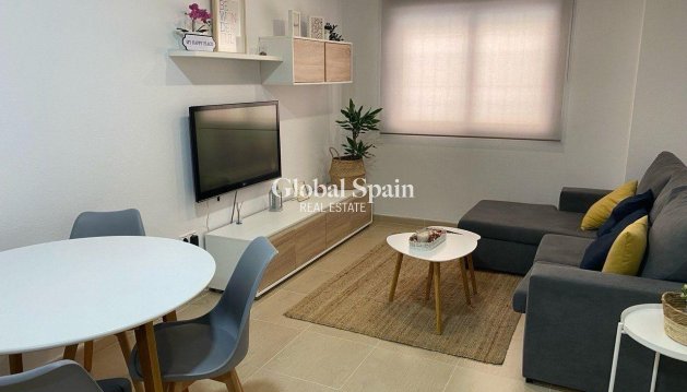 APPARTEMENT - Wederverkoop - TORREVIEJA -
                Playa de los Locos