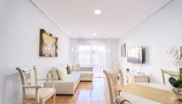 APPARTEMENT - Wederverkoop - TORREVIEJA -
                Playa del Cura