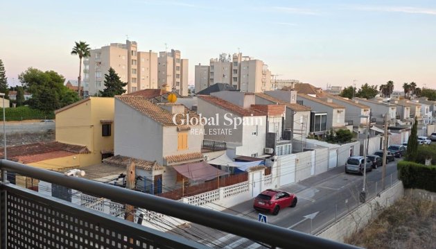 APPARTEMENT - Wederverkoop - TORREVIEJA -
                Playa del Cura