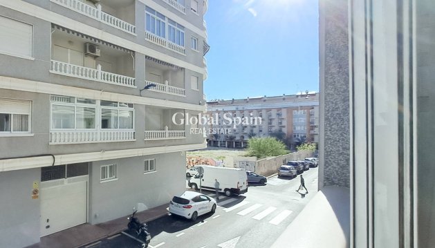 APPARTEMENT - Wederverkoop - TORREVIEJA -
                Playa del Cura
