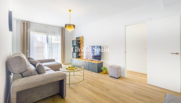 APPARTEMENT - Wederverkoop - TORREVIEJA -
                Playa del Cura