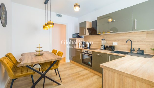 APPARTEMENT - Wederverkoop - TORREVIEJA -
                Playa del Cura