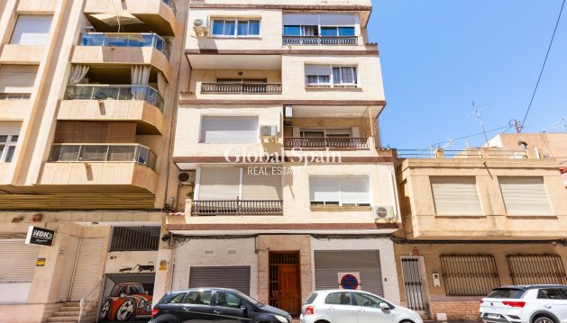 APPARTEMENT - Wederverkoop - TORREVIEJA -
                Puerto Deportivo