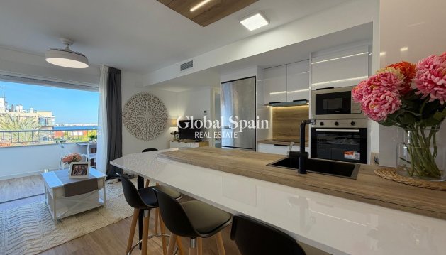 APPARTEMENT - Wederverkoop - TORREVIEJA -
                Punta Prima