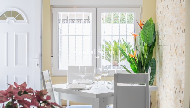 APPARTEMENT - Wederverkoop - TORREVIEJA -
                Torretas