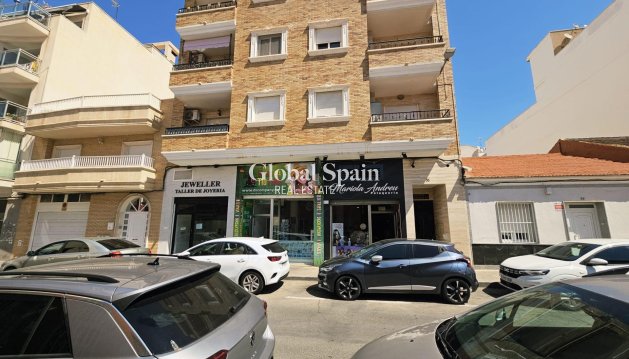 APPARTEMENT - Wederverkoop - TORREVIEJA -
                Torrevieja
