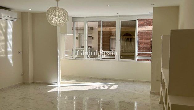 APPARTEMENT - Wederverkoop - TORREVIEJA -
                Torrevieja