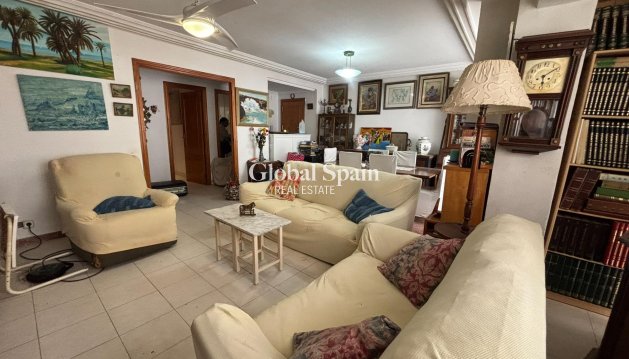 APPARTEMENT - Wederverkoop - TORREVIEJA -
                Torrevieja