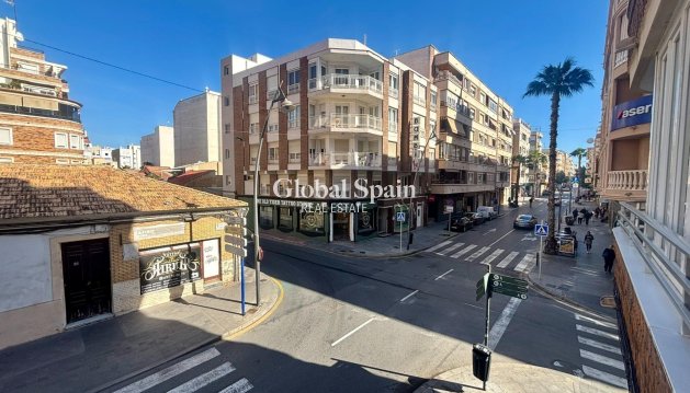 APPARTEMENT - Wederverkoop - TORREVIEJA -
                Torrevieja