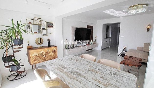 APPARTEMENT - Wederverkoop - TORREVIEJA -
                Torrevieja