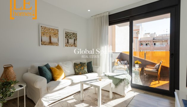 APPARTEMENT - Wederverkoop - TORREVIEJA -
                Torrevieja