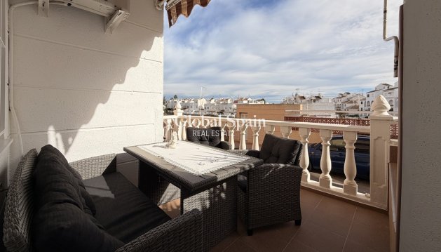 APPARTEMENT - Wederverkoop - TORREVIEJA -
                Urb. Calas Blancas III