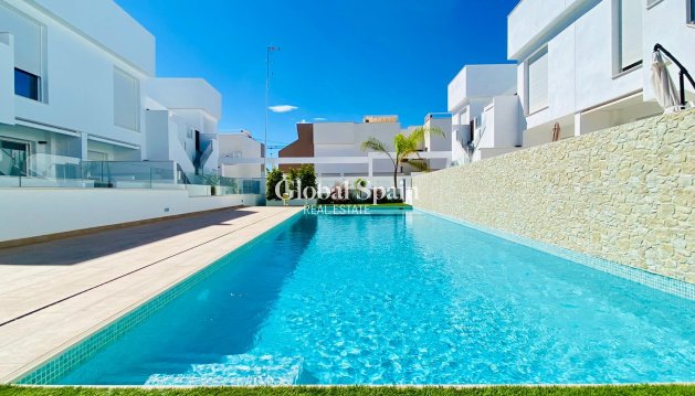 Bungalow au rez-de-chaussée - Nouvelle construction - PILAR DE LA HORADADA -
                pueblo