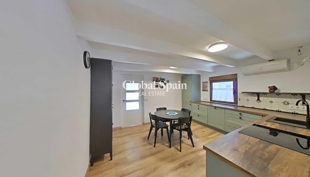 CASA - Venta - FORMENTERA DEL SEGURA -
                Centro