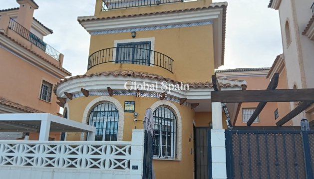 CASA - Venta - LOS MONTESINOS -
                La Herrada