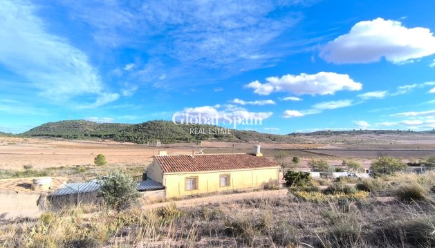 CASA - Venta - YECLA -
                Inland