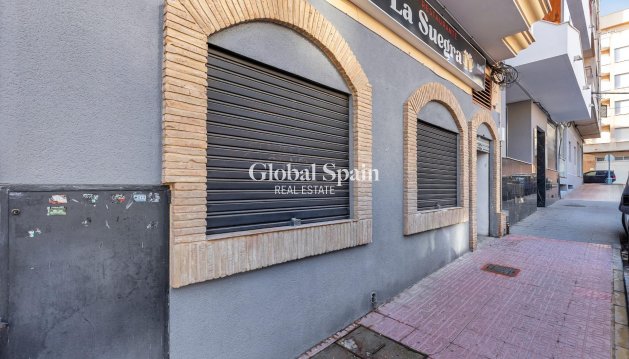 COMMERCIAL PROPERTY - Resale - TORREVIEJA -
                Estacion de autobuses