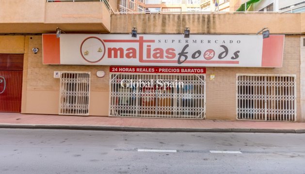 COMMERCIEEL VASTGOED - Wederverkoop - TORREVIEJA -
                Torrevieja