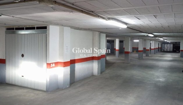 DER PARKPLATZ / GARAGE - Wiederverkauf - TORREVIEJA -
                Estacion de autobuses