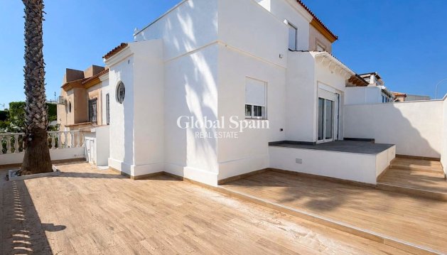 DOM - Odsprzedaż - ORIHUELA COSTA -
                LOS BALCONES - LOS ALTOS