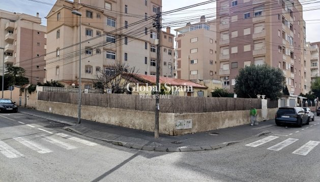 DOM - Odsprzedaż - TORREVIEJA -
                Nueva Torrevieja