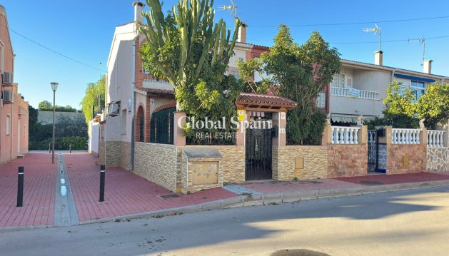 DOM - Odsprzedaż - TORREVIEJA -
                