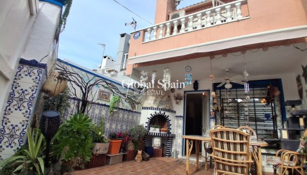DOM - Odsprzedaż - TORREVIEJA -
                
