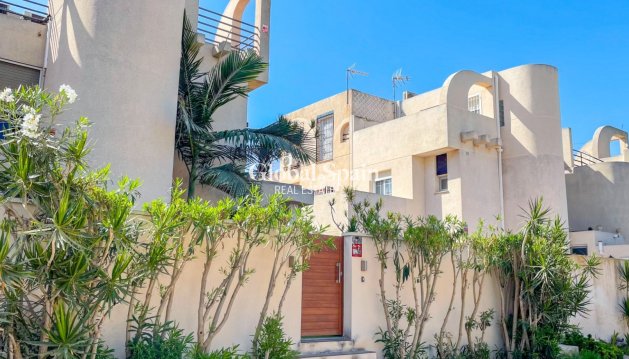DOM - Odsprzedaż - TORREVIEJA -
                