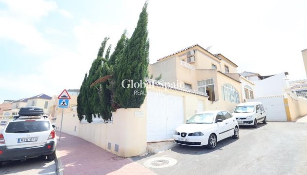DOM - Odsprzedaż - TORREVIEJA -
                