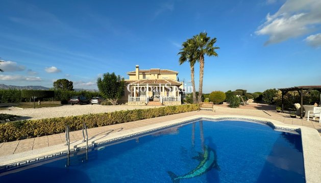 Finca/Propiedad campestre - Venta -
                La Matanza - K2269